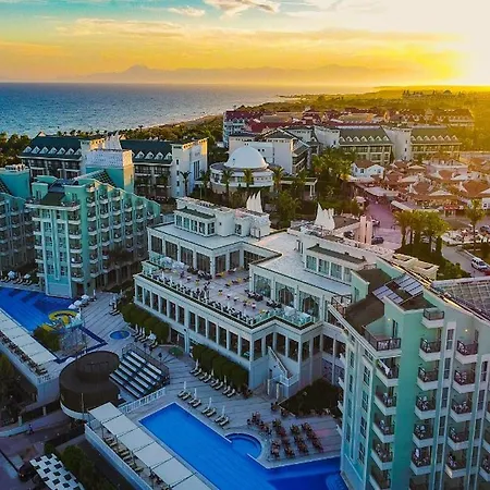 Royal Atlantis & Hotel