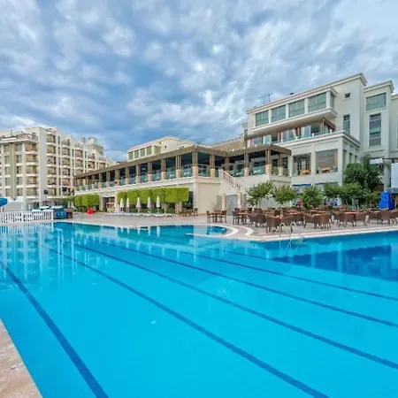 Royal Atlantis & Hotel Side